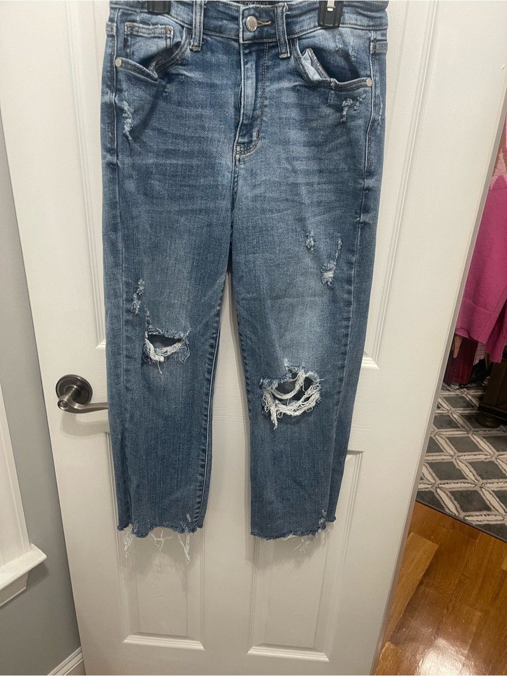 Judy Blue Medium Blue Distressed Cropped Jeans